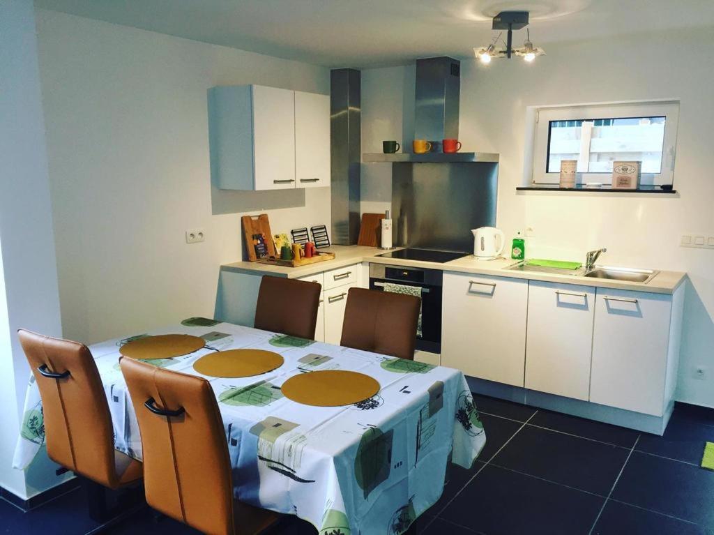 Appartement Duplex pour 3-4 personnes à Ciney Exterior foto
