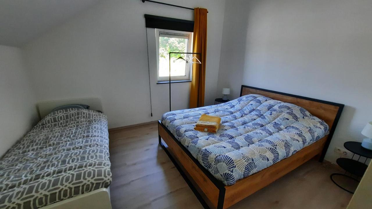 Appartement Duplex pour 3-4 personnes à Ciney Exterior foto