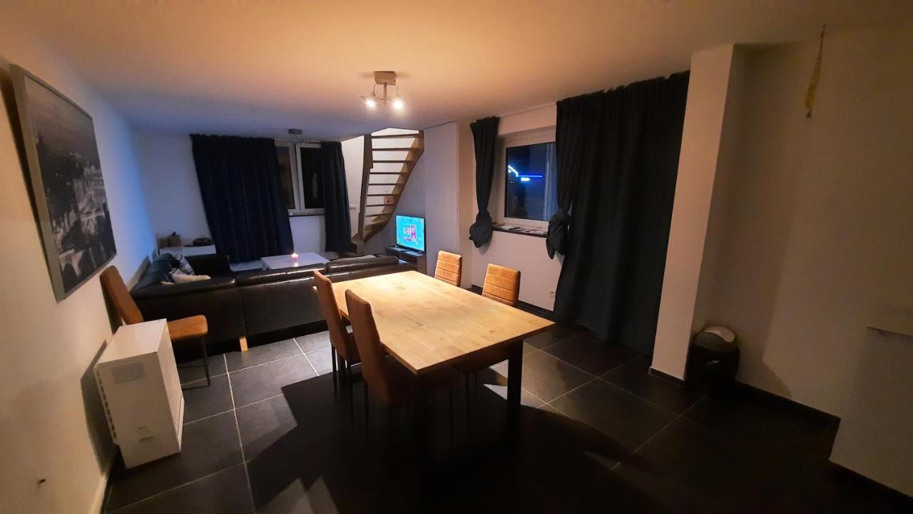 Appartement Duplex pour 3-4 personnes à Ciney Exterior foto